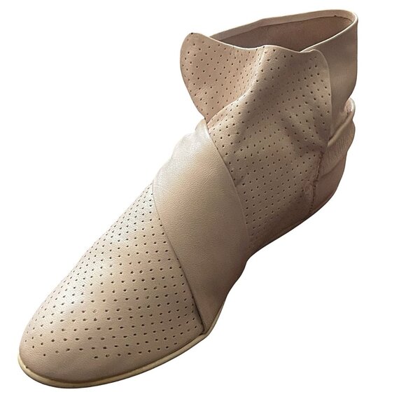 Class Act Women's Round Toe Perforated Pattern Cross Bow Tie Leather Ankle Boots - Picture 6 of 6